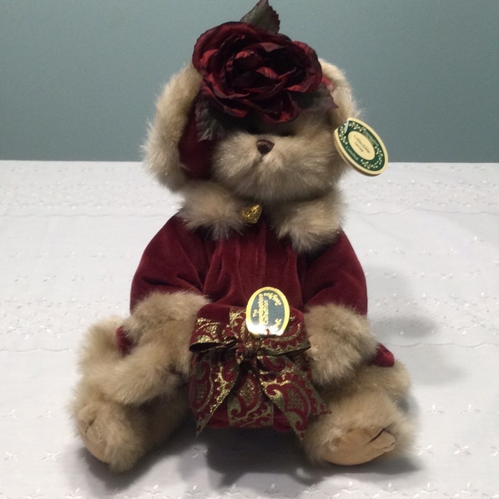 The Bearington Collection Limited #1072 Virginia Large Female In Velour Dress​
